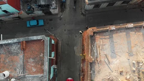 4k drone footage red convertable driving through Havanna Cuba 3 库存影片 119069962