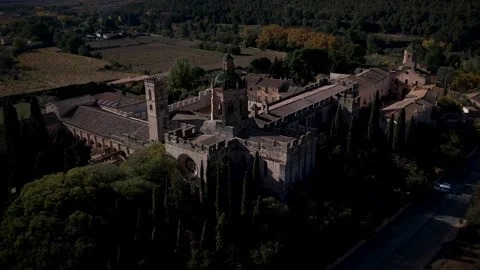 4K drone footage of Royal Monastery of Santes Creus Видео 328216524