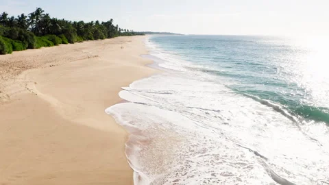 4K drone footage showing empty Tangalle beach in Sri Lanka. Exotic, luxurious, s Stockbeeldmateriaal 325204109
