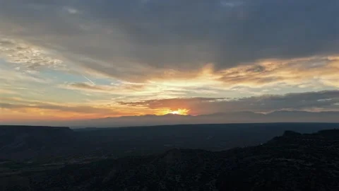 4K Drone Hyperlapse Of Hazy Sunrise Over Southwest Canyon 스톡 동영상 344951426