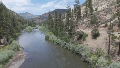 4K Drone The Klamath River Highway of Northern California Vídeo Stock 314800220