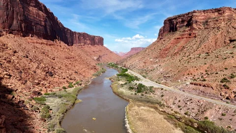 4K Drone Northward View Above the Upper Colorado River Scenic Byway Vídeo Stock 313511981