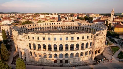 4K drone orbit around Pula Arena Roman amphitheater in Croatia Vidéo 317536371