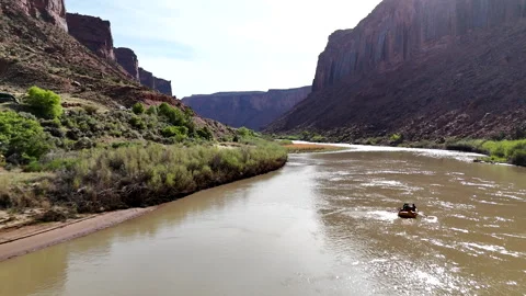 4K Drone Paddling Down the Upper Colorado River Vídeo Stock 313511979