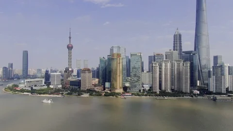 4K drone panning view of The Bund in Shanghai, China, daylight, clear sky 動画素材 105487098