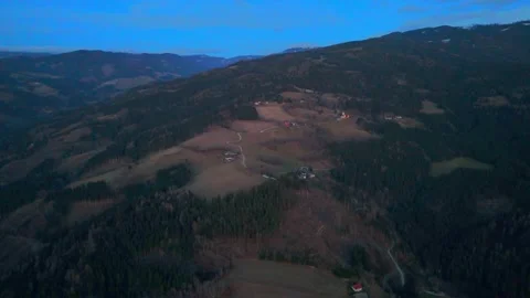 4K Drone Shot Over Mountains in Carinthia, Austria – Scenic Alpine Landscape Vidéo 307211787