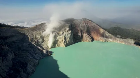 4K Drone Static Video of the Blue Lake in Mount Ijen Crater, East Java Indonesia Vídeo Stock 296265393