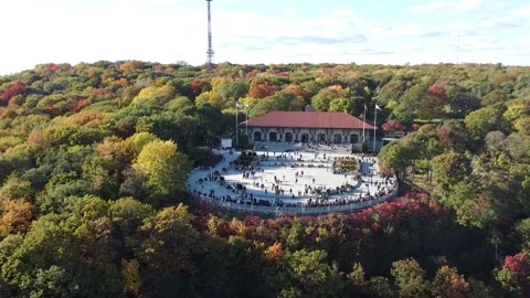 4K drone steady drone shot of Mont-royal balcony Stock Footage 219406015