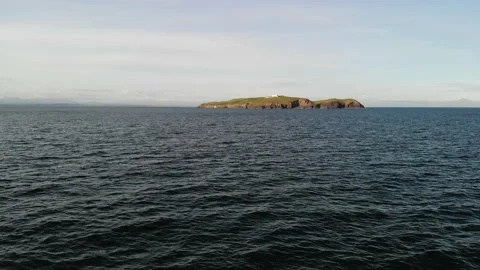 4K Drone through St Tudwals Sound in Cardigan Bay, North Wales 库存影片 186466017