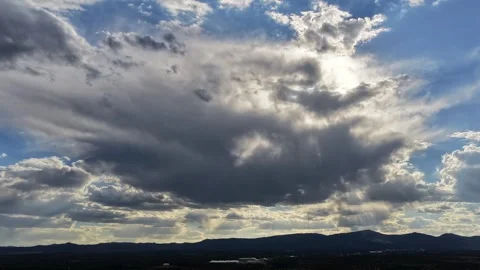 4K Drone Timelapse: Bright Sun Rays Under A Singular Cloud Vídeos de archivo 339126070