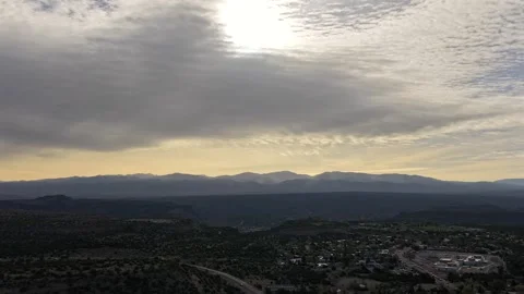 4K Drone Timelapse of Moody Clouds and Sunbeams Rippling over Mountains and Vidéo 334584955