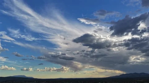 4K Drone Timelapse Of Wing Like Clouds Over Southwest Town Видео 347927318