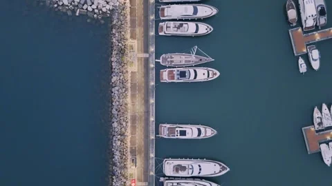 4K Drone Top-Down View of Boats and Yachts in Rapallo Marina, Italy 库存影片 322191917