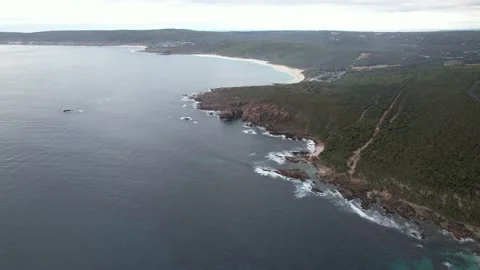 4K Drone Tour of Dramatic Seascapes and Coastal Environments 動画素材 239901121