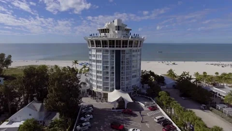 4K Drone Video of Beautiful Gulf of Mexico Resorts in St. Pete Beach, Video stock 231954367