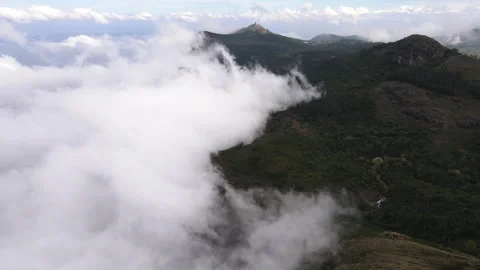 4k Drone video of clouds hovering hills in Ooty, India 動画素材 148294402