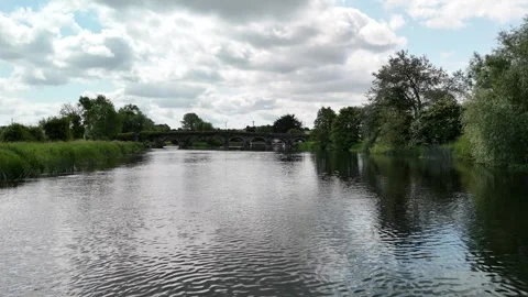 4K Drone View of Calm River With Green Tree Banks Stockbeeldmateriaal 333336024