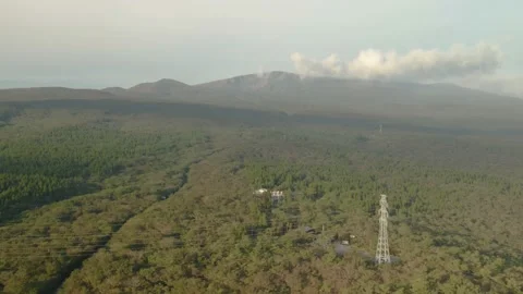 4K Drone View of Low Flight to Hallasan (한라산) Video stock 143863304