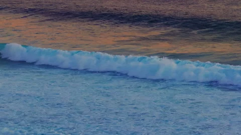 4K Drone View of Ocean Waves During Dramatic Sunset Golden Hour Vidéo 335139196