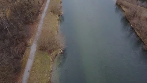 4k Drone View over river and way, road with riverside in autoumn. 스톡 동영상 90777126