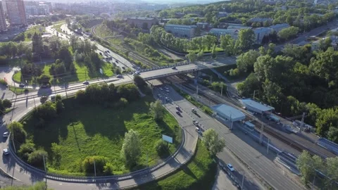 4k Drone view of vehicles drive on intersecting roads in city on summer irrl. Stock-Footage 219706328