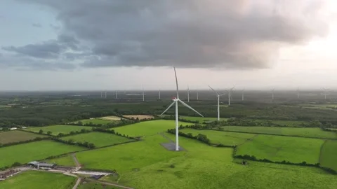 4K Drone View of Wind Turbine Over Green Fields Видео 333335752