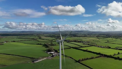 4K drone view of wind turbine over green farmland Stockbeeldmateriaal 333707601