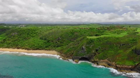 4K Dynamic Drone Footage Over Puerto Rico Beach and Cliff - Aerial Island View Vidéo 301734127