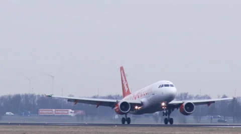 4K Easyjet landing Stock Footage 38503312