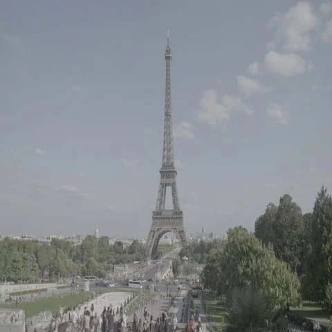 [4K] The Eiffel Tower (Tour Eiffel) in Summer / Paris, France Stock Footage 69727650