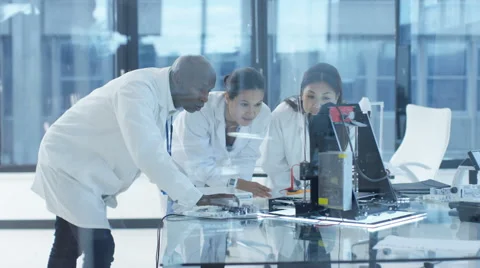 4K Electronics engineers working in lab, building components with 3D printer Vidéo 67758921