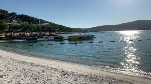 4K Emerald Lagoon overlooking the evergreen hills with snow-white eco yachts Stock-Footage 141894386