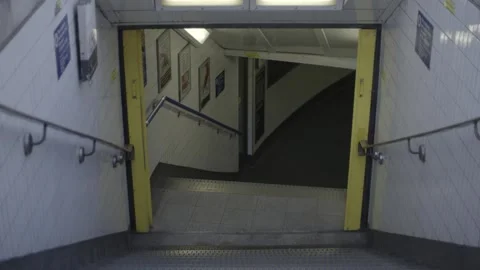 4K EMPTY CENTRAL LONDON STREETS LOCKDOWN / OXFORD CIRCUS / TUBE Stock Footage 286216414