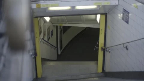 4K EMPTY CENTRAL LONDON STREETS LOCKDOWN / OXFORD CIRCUS / TUBE Stock Footage 286216622