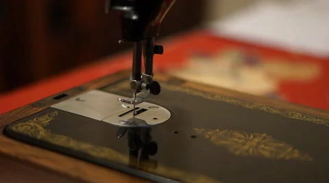 4K empty needle goes up and down on vintage sewing machine Stock Footage 59797221