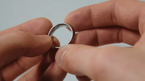 4K - Engagement ring in hand Stock Footage 47439477