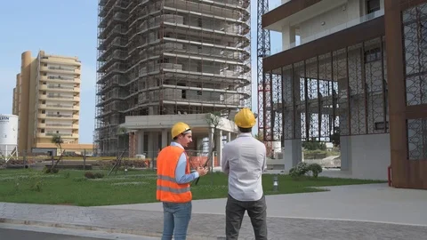 4K engineer and worker on building site Video stock 92296647