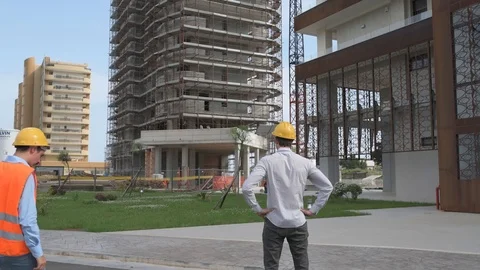 4K engineer and worker on building site Video stock 92296880