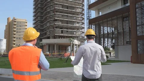 4K engineer confronting worker on building site Video stock 92296484