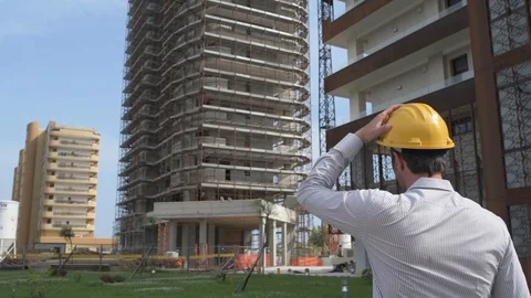 4K engineer confronting worker on building site Video stock 92296882