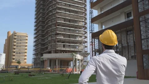 4K engineer confronting worker on building site Stock Footage 92296986