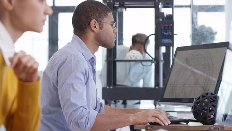 4K Engineering or design team working together, creating 3D printed objects Vídeos de archivo 73816885