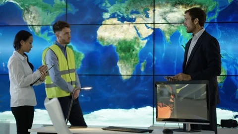 4K Engineers looking at large world map graphic, 3D images on computer screen 動画素材 75936037