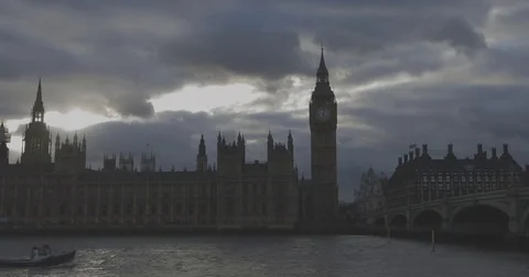 4K EXT DUSK static establish Big Ben and Parliament at the river 動画素材 72305441