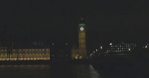 4K EXT NIGHT static Big Ben and Parliament at the river Stock Footage 72305560