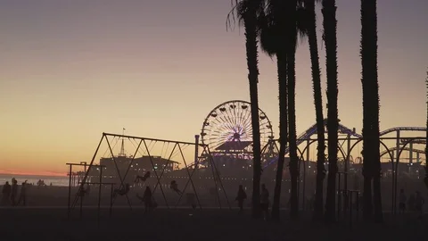 4K EXT NIGHT static Venice beach while sunset with swings and childern 動画素材 73110275