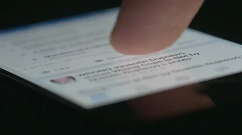 4K Facebook Feed Browsing Finger 스톡 동영상 38186496