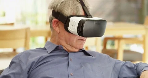 4K Fascinated senior man experiencing virtual reality viewing for the first time Stock Footage 81227458