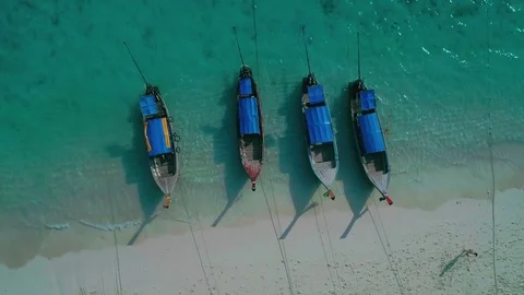 4K Fast Aerial Drone Flyover off Koh Phi Phi Beach, Thailand 库存影片 75655467
