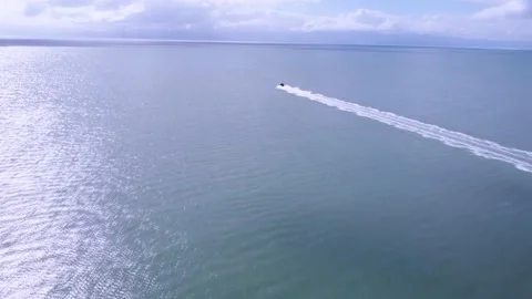 4k fast boat drone chasing over pacific ocean new zealand 库存影片 152637880